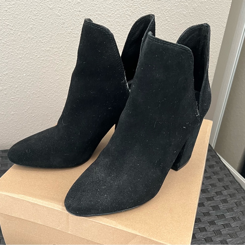 Steve Madden black suede boot 7 1/2